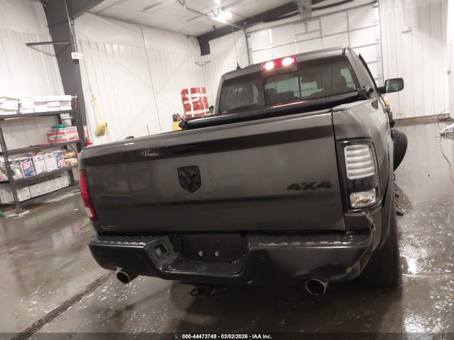 1C6RR7GT7KS664588 RAM 1500 Classic Warlock 4x4 6&#039;4 Box