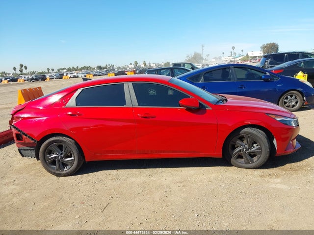 5NPLM4AG7NH056628 Hyundai ELANTRA SEL