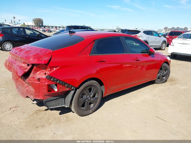 5NPLM4AG7NH056628 Hyundai ELANTRA SEL