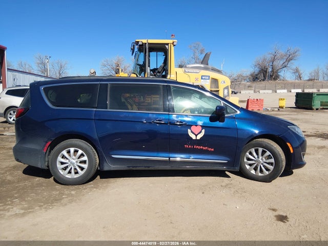 Продаж на аукціоні авто 2017 Chrysler Pacifica Touring-l, vin: 2C4RC1BG7HR514864, номер лоту: 44474019