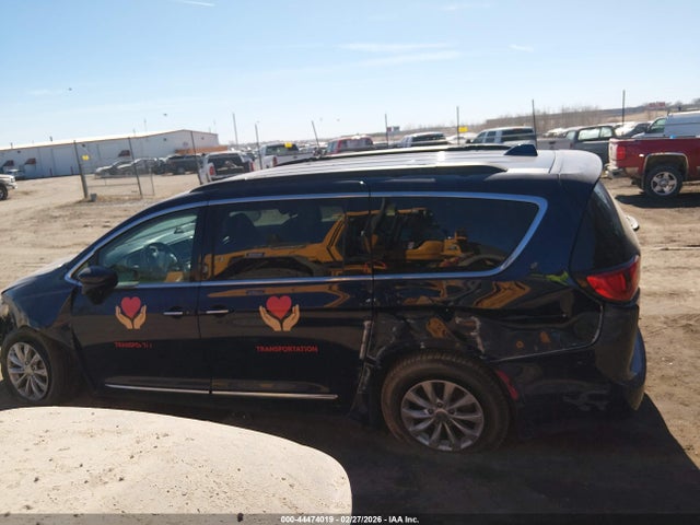 Продаж на аукціоні авто 2017 Chrysler Pacifica Touring-l, vin: 2C4RC1BG7HR514864, номер лоту: 44474019