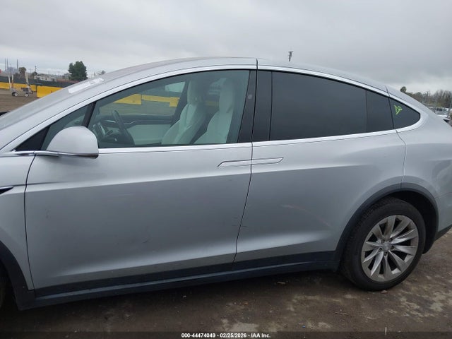 Tesla Model X 60d/70d/75d/90d/p100d 2016 5YJXCBE26GF022897 Image 14
