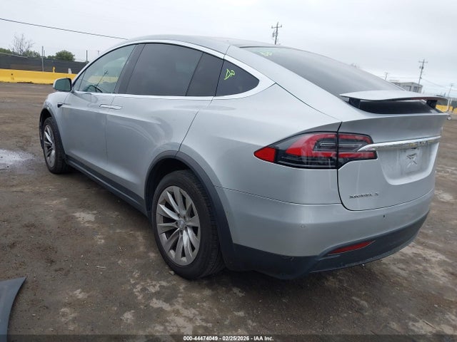 2016 TESLA MODEL X 5YJXCBE26GF022897 Photo 2