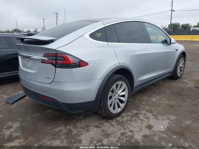 2016 TESLA MODEL X 5YJXCBE26GF022897 Photo 3