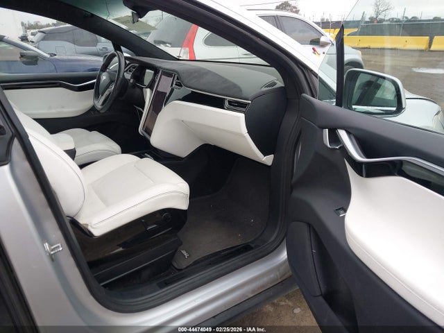 2016 TESLA MODEL X 5YJXCBE26GF022897 Photo 4