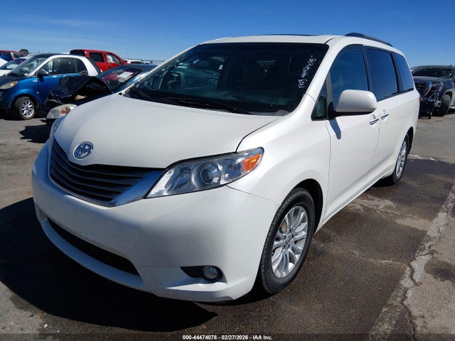 44474078 :رقم المزاد ، 5TDYZ3DC2HS775990 vin ، 2017 Toyota Sienna Xle 8 Passenger مزاد بيع