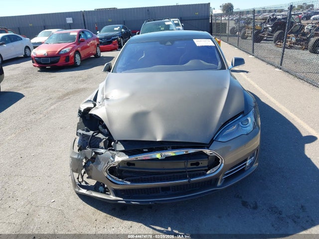 2016 Tesla Model S 60d/70d/75d/85d/90d მანქანა იყიდება აუქციონზე, vin: 5YJSA1E2XGF133530, აუქციონის ნომერი: 44474178