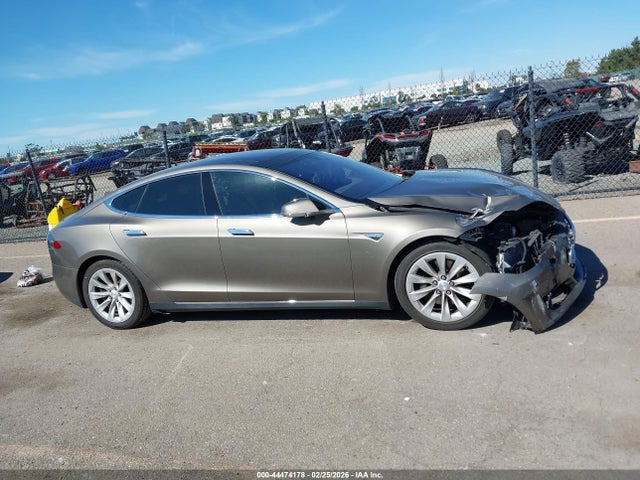 2016 Tesla Model S 60d/70d/75d/85d/90d მანქანა იყიდება აუქციონზე, vin: 5YJSA1E2XGF133530, აუქციონის ნომერი: 44474178
