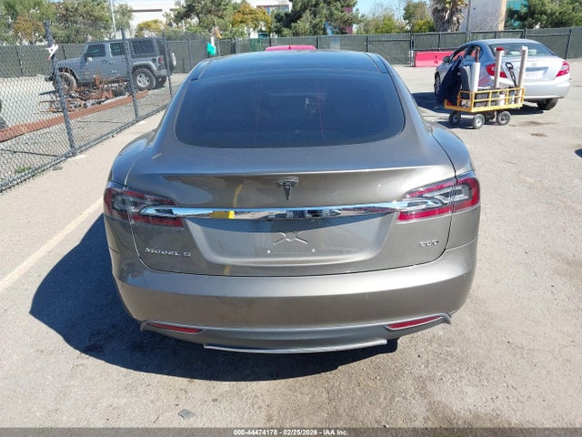 2016 Tesla Model S 60d/70d/75d/85d/90d მანქანა იყიდება აუქციონზე, vin: 5YJSA1E2XGF133530, აუქციონის ნომერი: 44474178