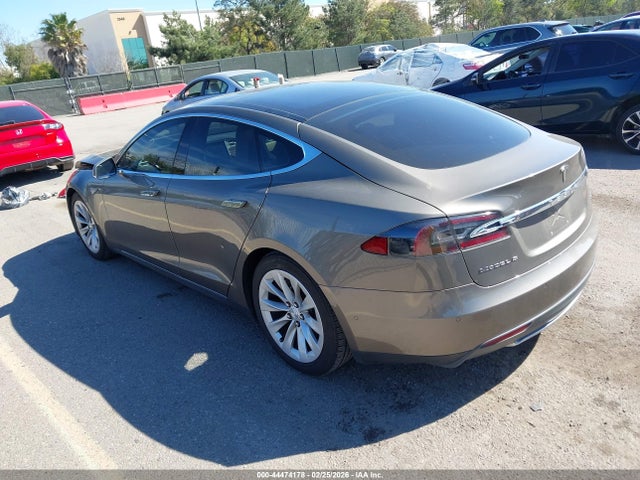 2016 Tesla Model S 60d/70d/75d/85d/90d მანქანა იყიდება აუქციონზე, vin: 5YJSA1E2XGF133530, აუქციონის ნომერი: 44474178