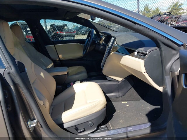 2016 Tesla Model S 60d/70d/75d/85d/90d მანქანა იყიდება აუქციონზე, vin: 5YJSA1E2XGF133530, აუქციონის ნომერი: 44474178