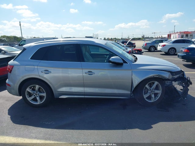 2021 Audi Q5 Premium 45 Tfsi Quattro S Tronic მანქანა იყიდება აუქციონზე, vin: WA1AAAFYXM2005375, აუქციონის ნომერი: 44474216