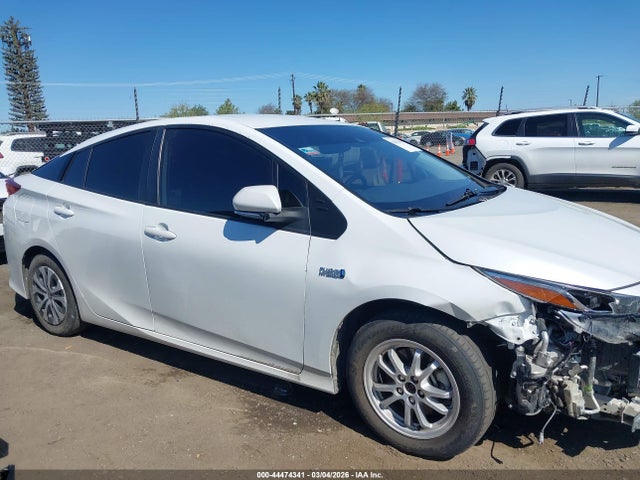 JTDKAMFP2N3226872 Toyota Prius Prime Xle