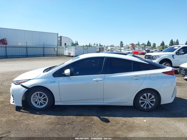 JTDKAMFP2N3226872 Toyota Prius Prime Xle