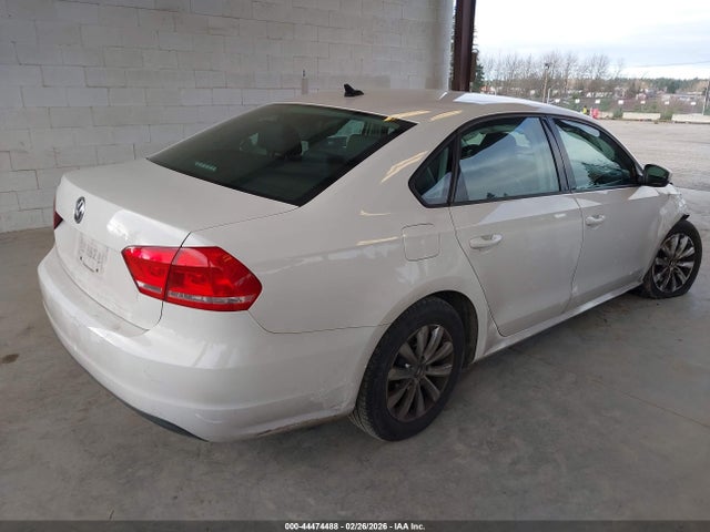1VWAP7A31EC009861 Volkswagen Passat 2.5l Wolfsburg Edition