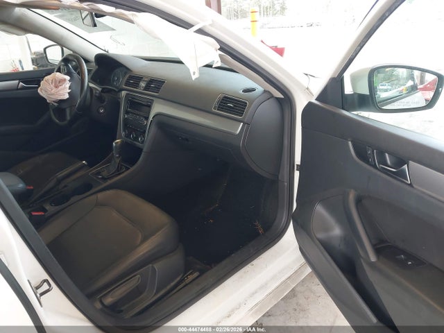 1VWAP7A31EC009861 Volkswagen Passat 2.5l Wolfsburg Edition