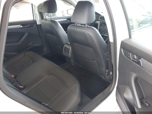 1VWAP7A31EC009861 Volkswagen Passat 2.5l Wolfsburg Edition