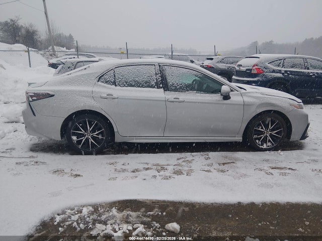 4T1G11AK5NU675758 Toyota CAMRY SE