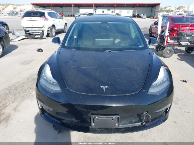 44474495 :رقم المزاد ، 5YJ3E1EB8KF365335 vin ، 2019 Tesla Model 3 Long Range/performance مزاد بيع