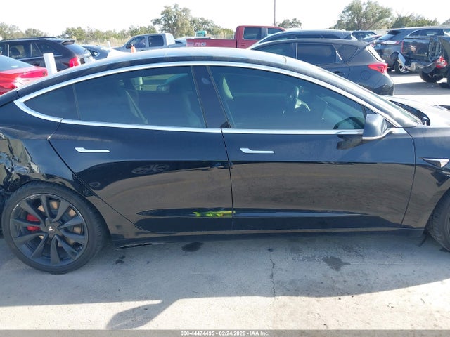 44474495 :رقم المزاد ، 5YJ3E1EB8KF365335 vin ، 2019 Tesla Model 3 Long Range/performance مزاد بيع