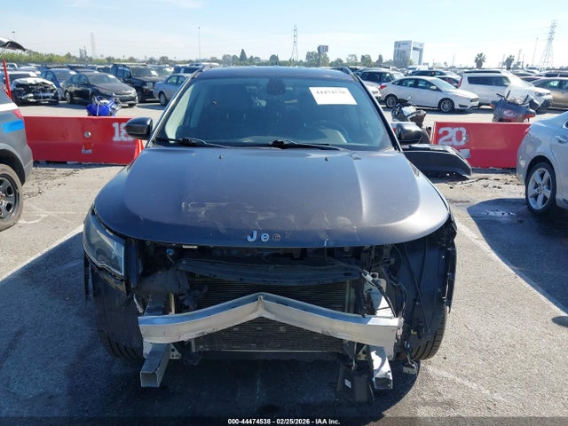 3C4NJCBB0JT469080 Jeep Compass Latitude Fwd