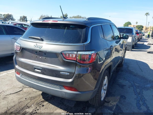3C4NJCBB0JT469080 Jeep Compass Latitude Fwd