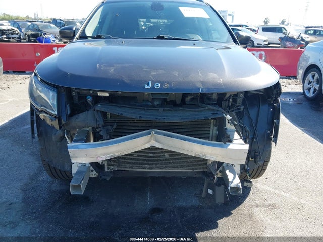 3C4NJCBB0JT469080 Jeep Compass Latitude Fwd