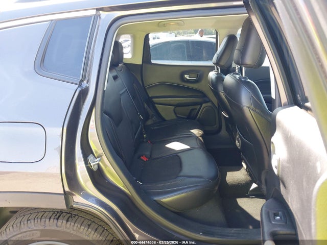 3C4NJCBB0JT469080 Jeep Compass Latitude Fwd