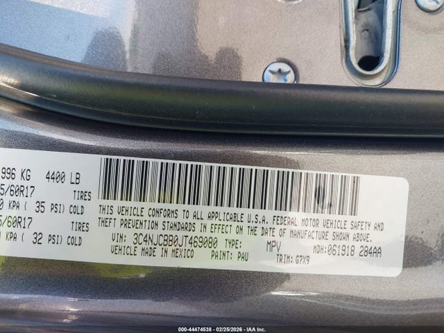 3C4NJCBB0JT469080 Jeep Compass Latitude Fwd