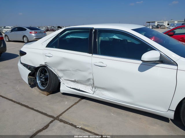 4T1BF1FKXHU307651 Toyota CAMRY SE