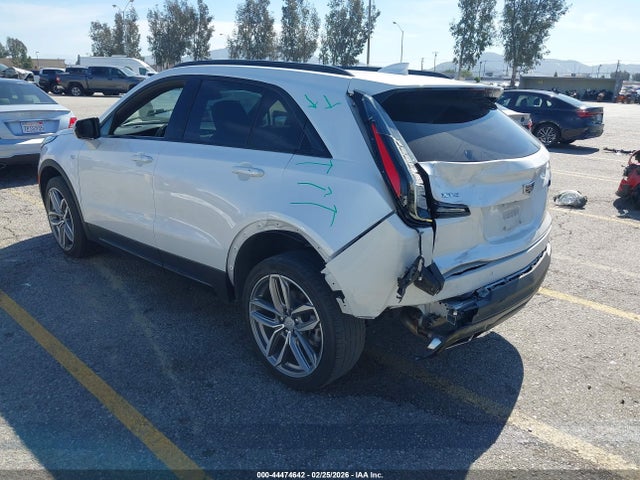 2022 CADILLAC XT4 1GYFZER4XNF108059 Photo 2