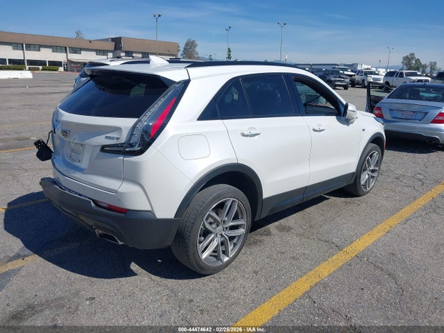2022 CADILLAC XT4 1GYFZER4XNF108059 Photo 3