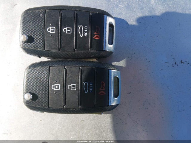 KNAGT4L33G5106827 KIA Optima Lx