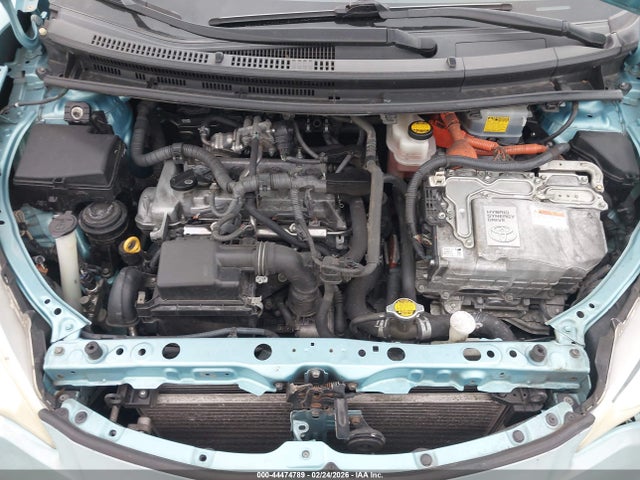JTDKDTB3XE1059256 Toyota Prius C One
