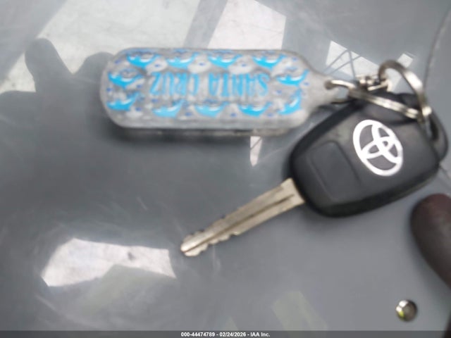 JTDKDTB3XE1059256 Toyota Prius C One