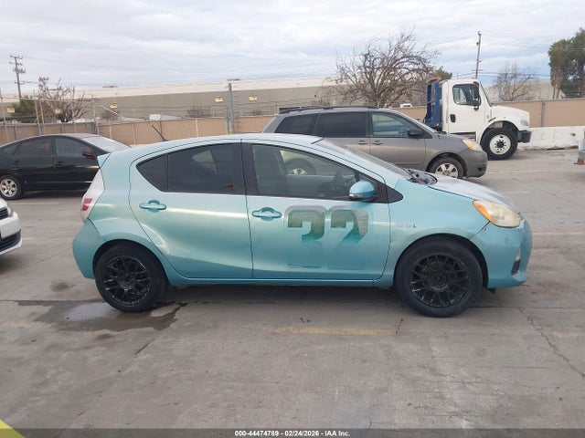 JTDKDTB3XE1059256 Toyota Prius C One