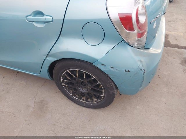 JTDKDTB3XE1059256 Toyota Prius C One
