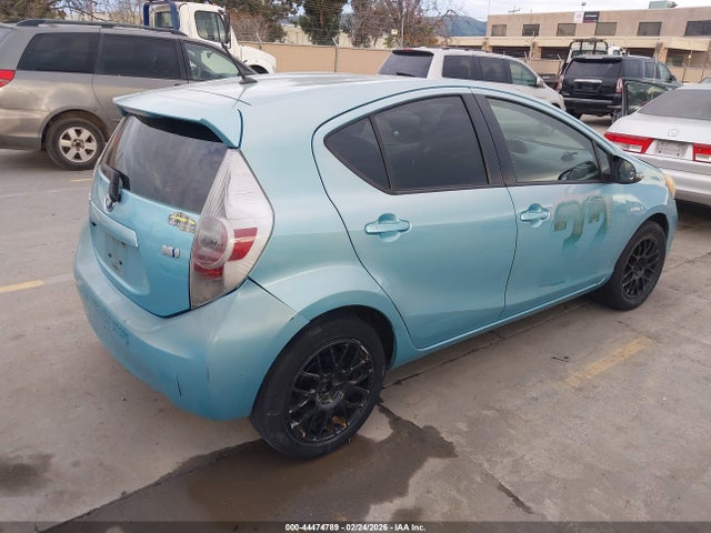 JTDKDTB3XE1059256 Toyota Prius C One
