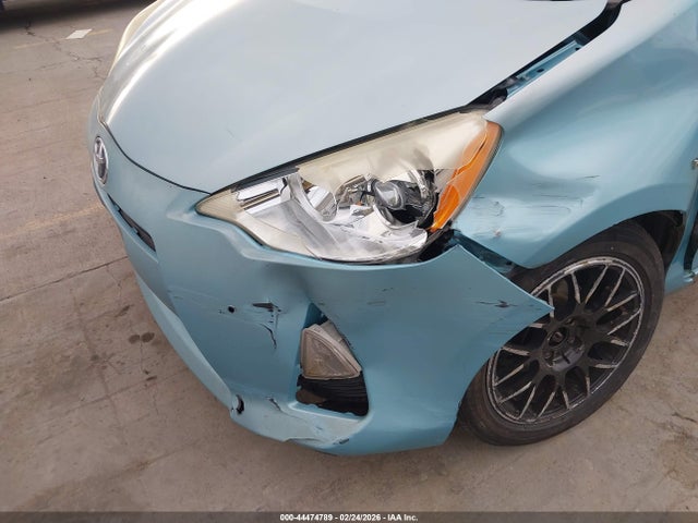 JTDKDTB3XE1059256 Toyota Prius C One