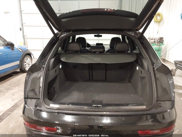 WA1GCCFS0HR004129 Audi Q3 2.0t Premium