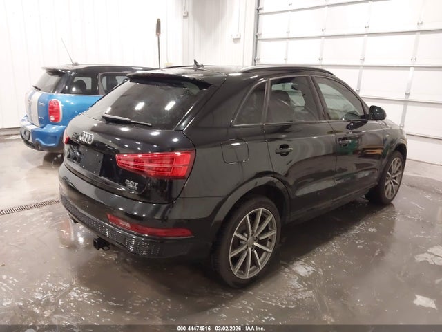 WA1GCCFS0HR004129 Audi Q3 2.0t Premium