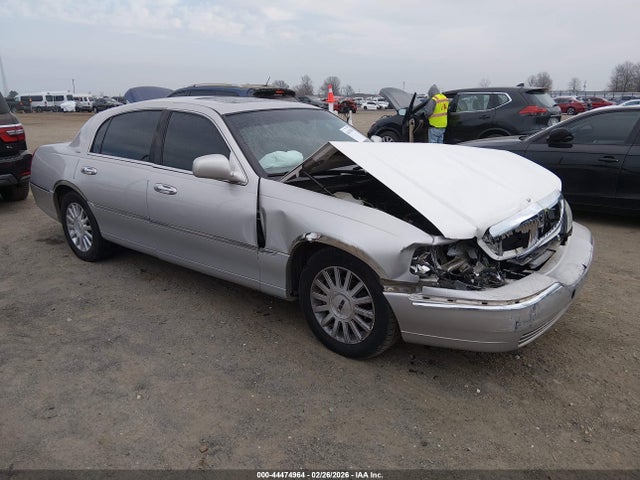 2004 LINCOLN TOWN CAR 1LNHM83W34Y686673