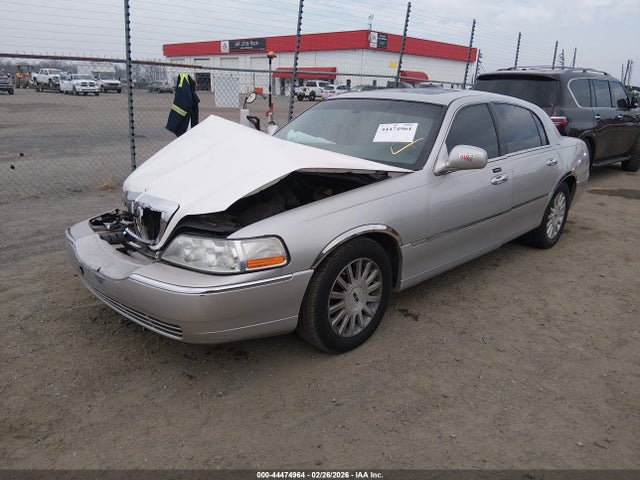 2004 LINCOLN TOWN CAR 1LNHM83W34Y686673 Photo 1