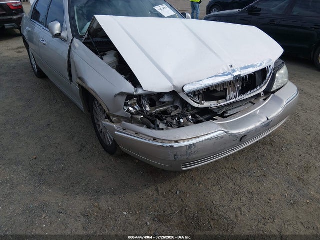2004 LINCOLN TOWN CAR 1LNHM83W34Y686673 Photo 5