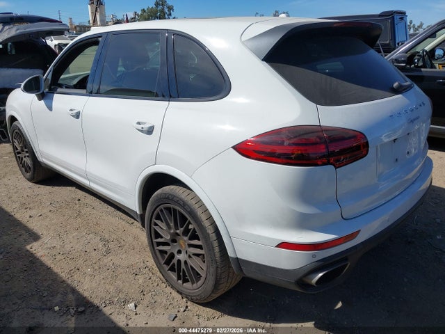 2017 PORSCHE CAYENNE WP1AA2A24HKA89034 Photo 2
