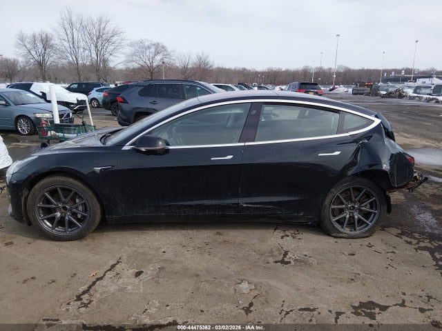 44475362 :رقم المزاد ، 5YJ3E1EA0KF305511 vin ، 2019 Tesla Model 3 مزاد بيع
