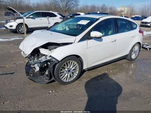 Ford Focus Titanium 2014 1FADP3N20EL377576 Image 2