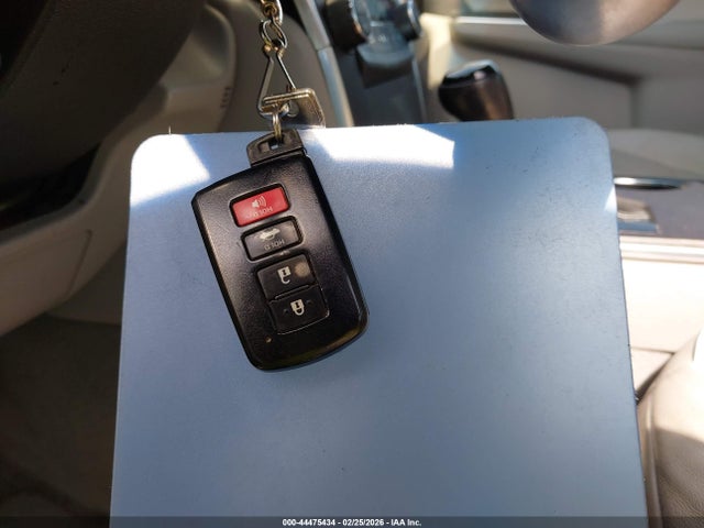 4T1BD1FK9GU183120 Toyota Camry Hybrid Xle