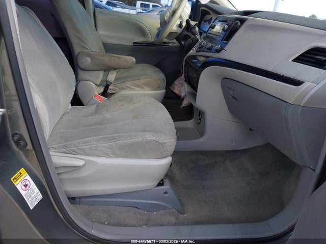 Aukcja sprzedaży 2011 Toyota Sienna Base V6, vin: 5TDZK3DC3BS148330, numer aukcji: 44475671