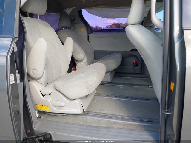 Aukcja sprzedaży 2011 Toyota Sienna Base V6, vin: 5TDZK3DC3BS148330, numer aukcji: 44475671